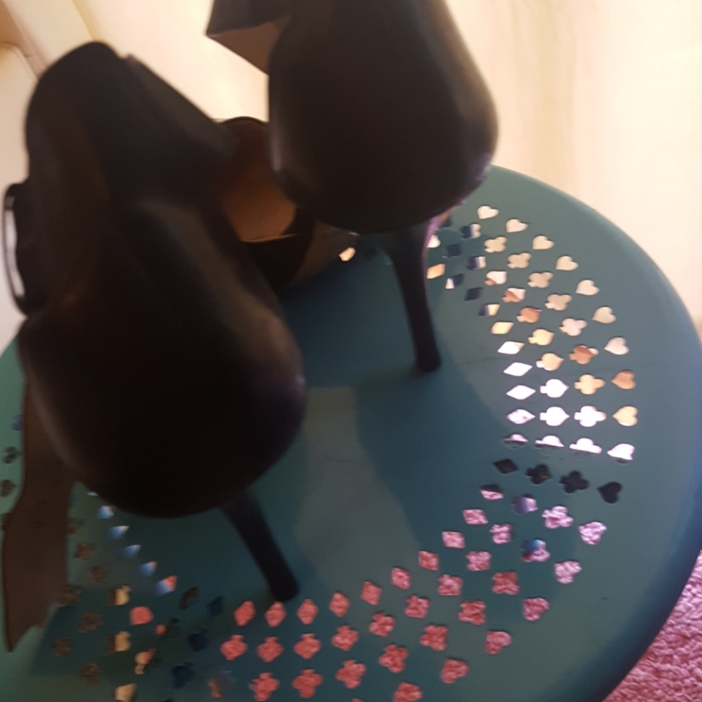 Shoes - Picture 2 of 2